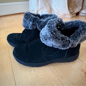 Khombu Black and Gray Cozy Winter Boots